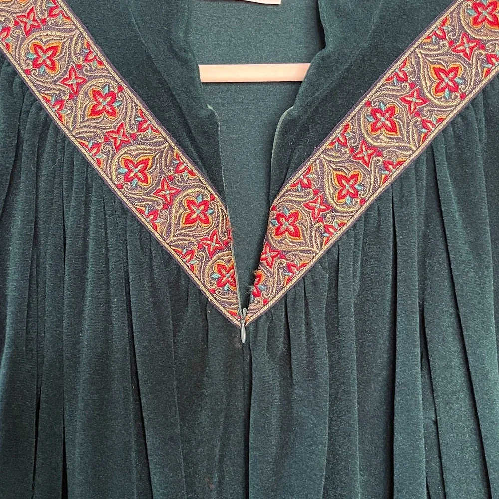 Vintage Vanity Fair Maxi Nightgown Size PL Green Velour Embroidered‎ House Dress
